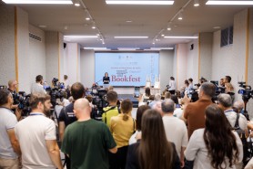 Maia Sandu: „Vă îndemn să vizitați Bookfest, să citiți și să puneți în brațele copiilor multe cărți - astfel, ei vor crește liberi”